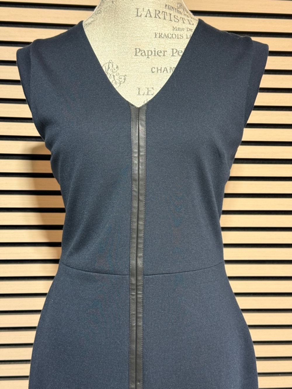 Blue Banana Republic Dress Size 10 Elegant with Leather Detail - Picture 2 of 10